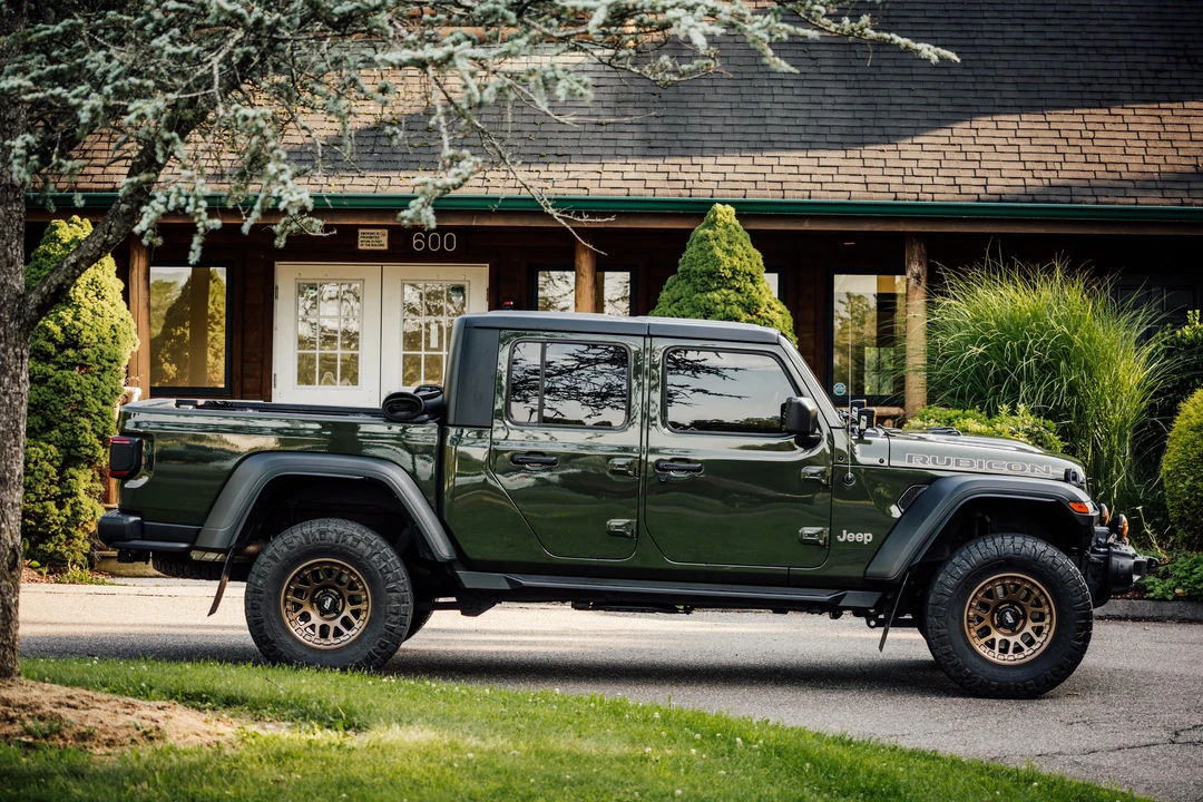 2023 Jeep JT Gladiator - Image 8 of 31