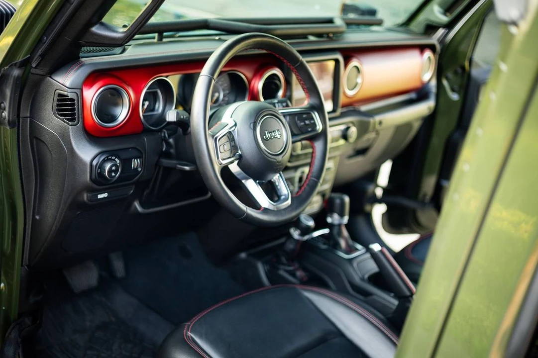 2023 Jeep JT Gladiator - Image 2 of 4