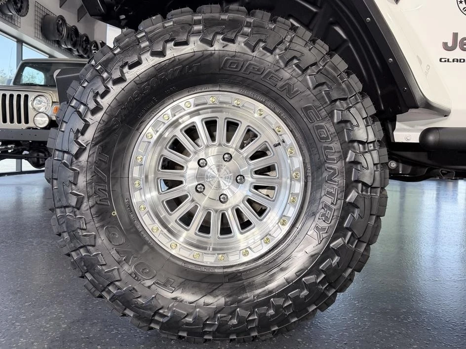 2023 Jeep JT Gladiator - Image 24 of 31