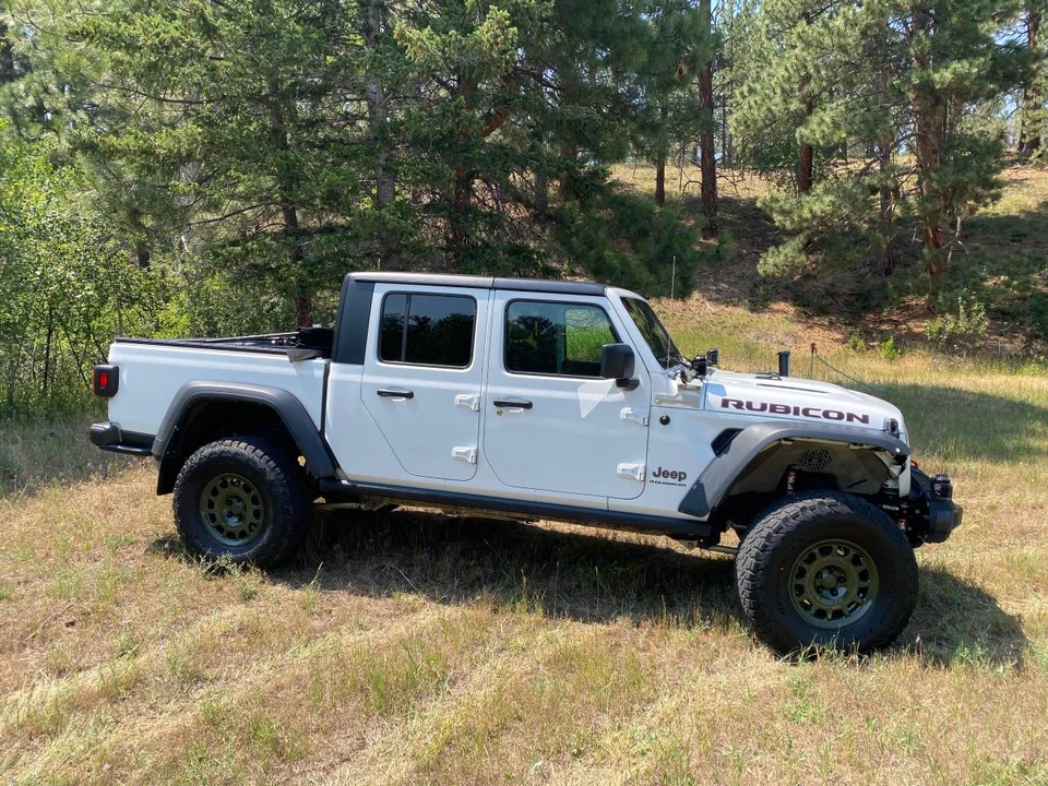 2023 Jeep JT Gladiator - Image 2 of 9