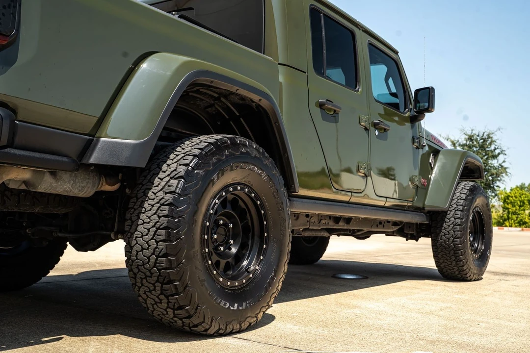 2023 Jeep JT Gladiator - Image 16 of 31