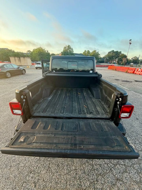 2023 Jeep JT Gladiator - Image 9 of 18
