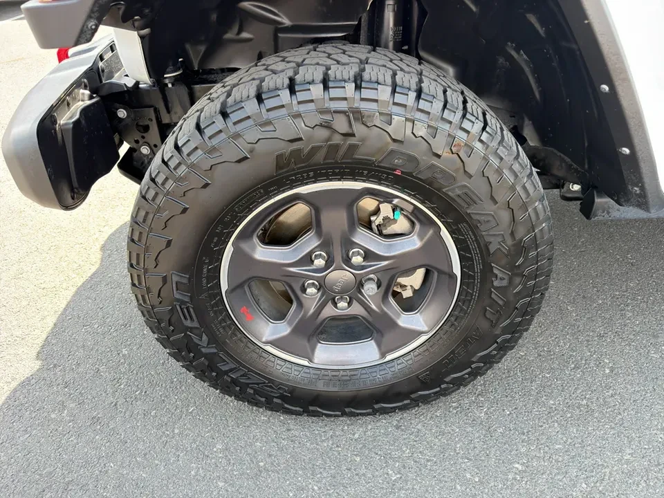 2023 Jeep JT Gladiator - Image 18 of 19