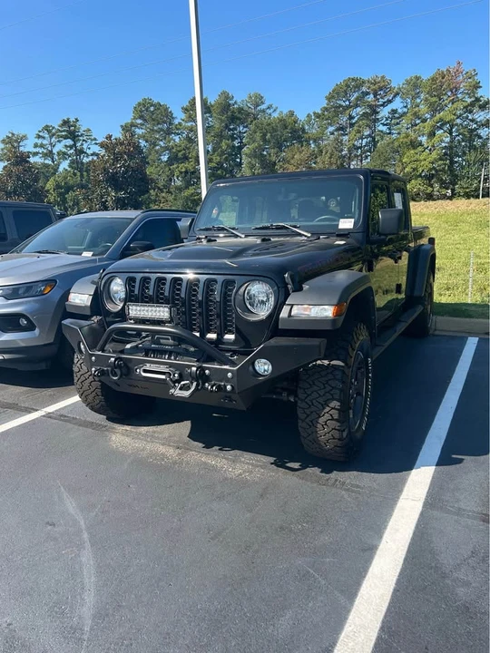 2023 Jeep JT Gladiator - Image 2 of 9