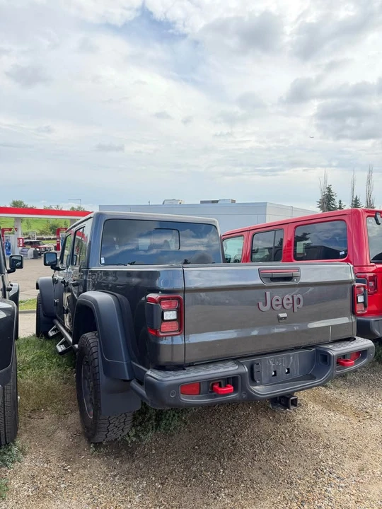 2023 Jeep JT Gladiator - Image 2 of 5