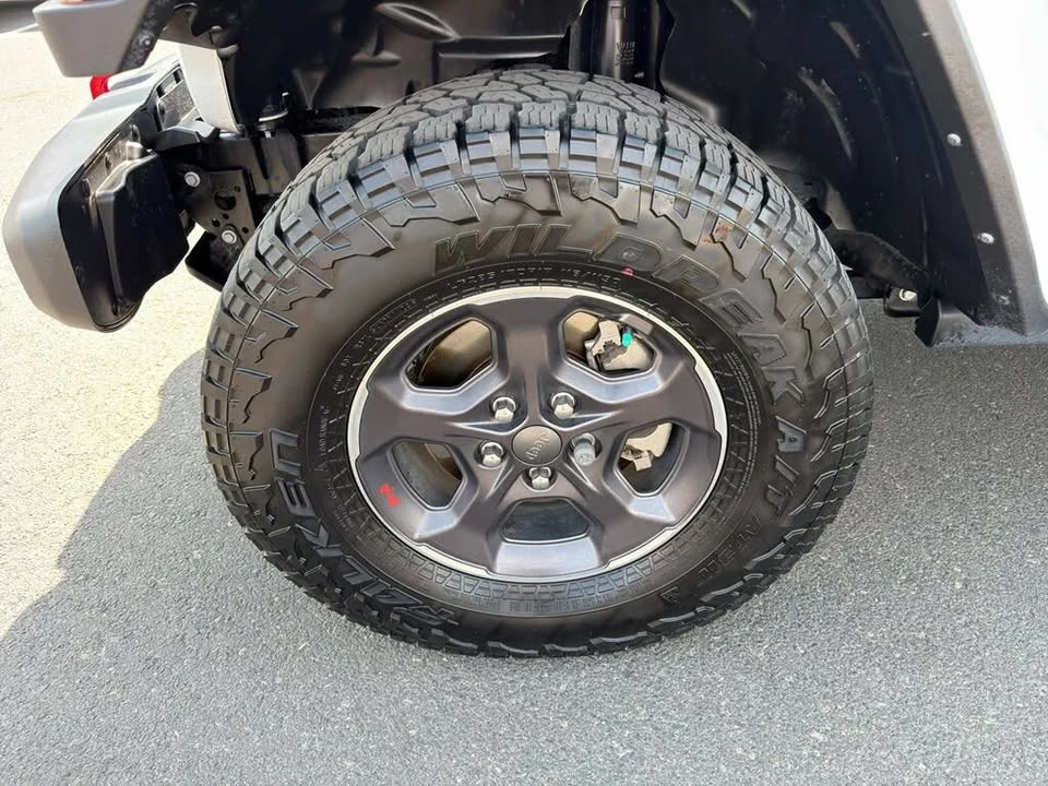 2023 Jeep JT Gladiator - Image 2 of 20