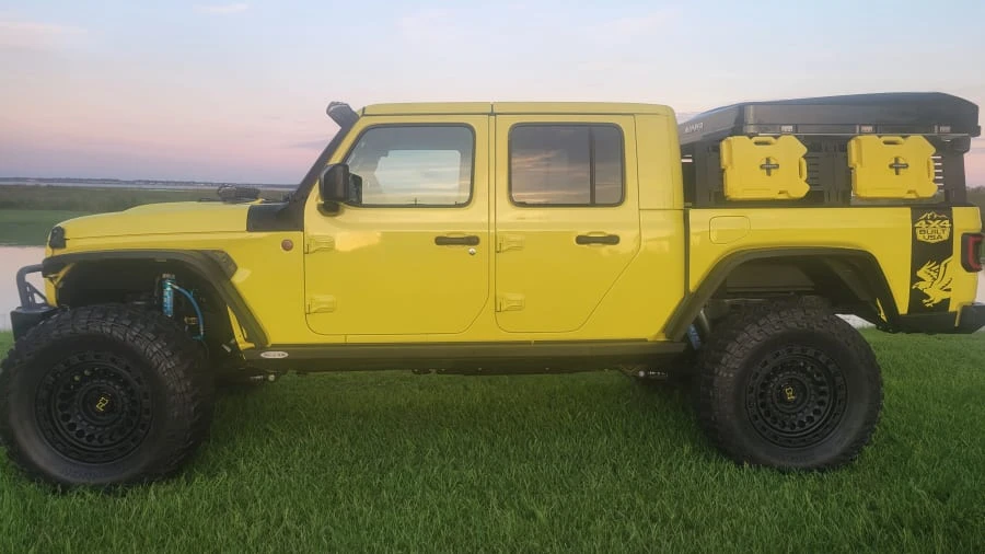 2023 Jeep JT Gladiator - Image 2 of 31