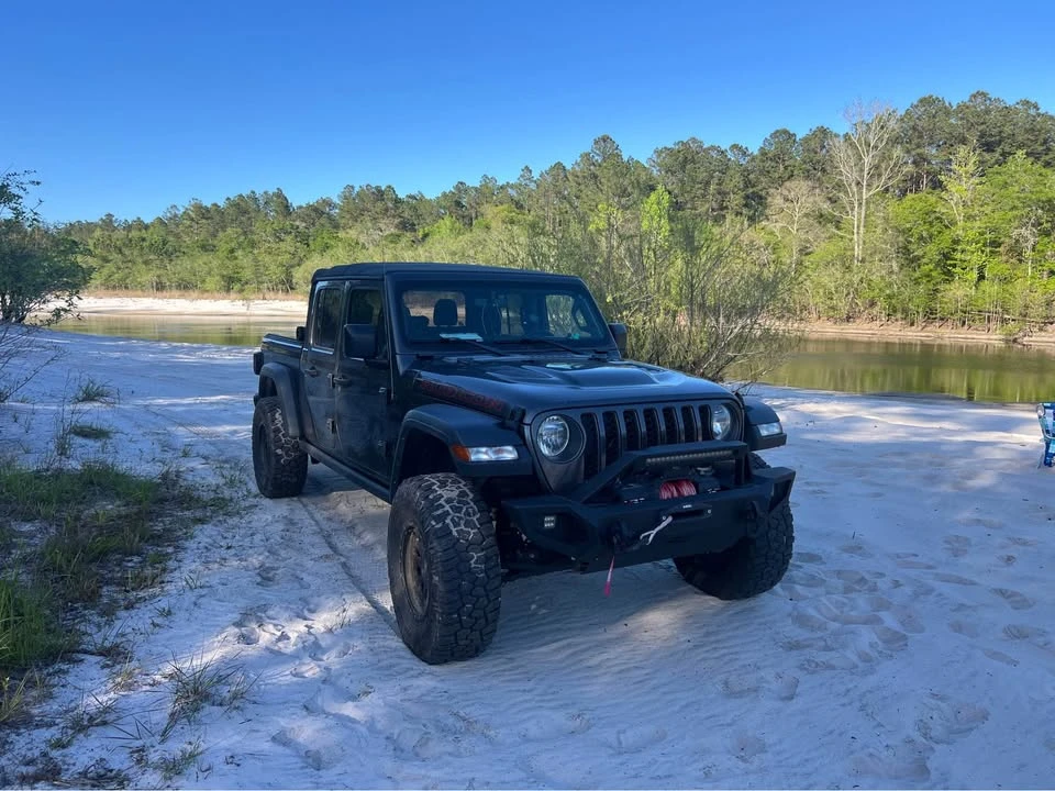 2023 Jeep JT Gladiator - Image 2 of 3