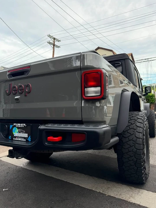 2023 Jeep JT Gladiator - Image 14 of 20