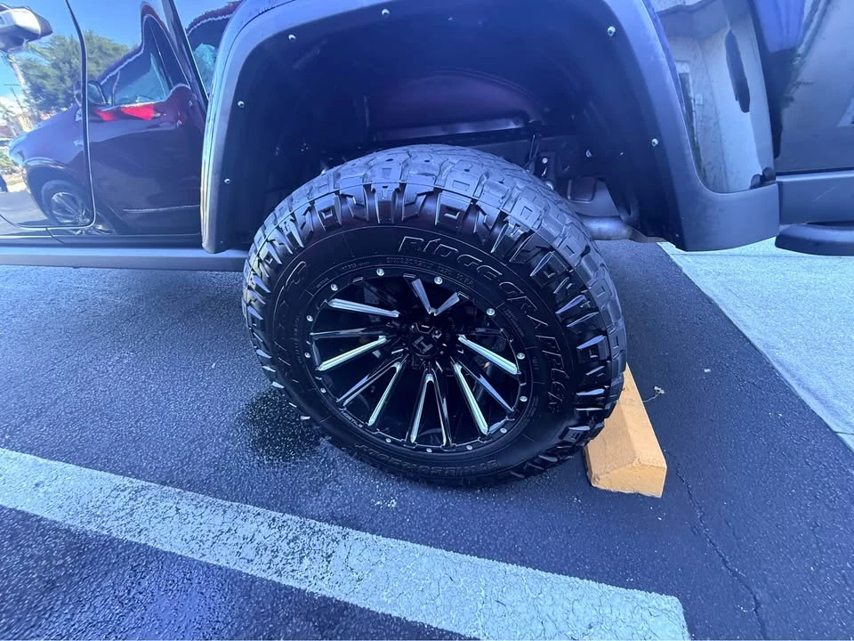 2023 Jeep JT Gladiator - Image 2 of 13