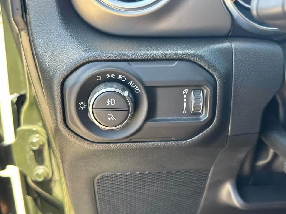 2023 Jeep JT Gladiator - Image 13 of 17