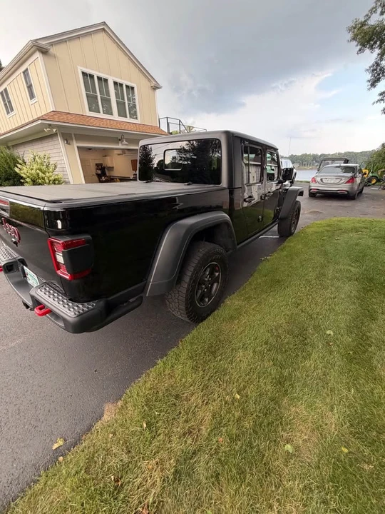 2023 Jeep JT Gladiator - Image 2 of 9