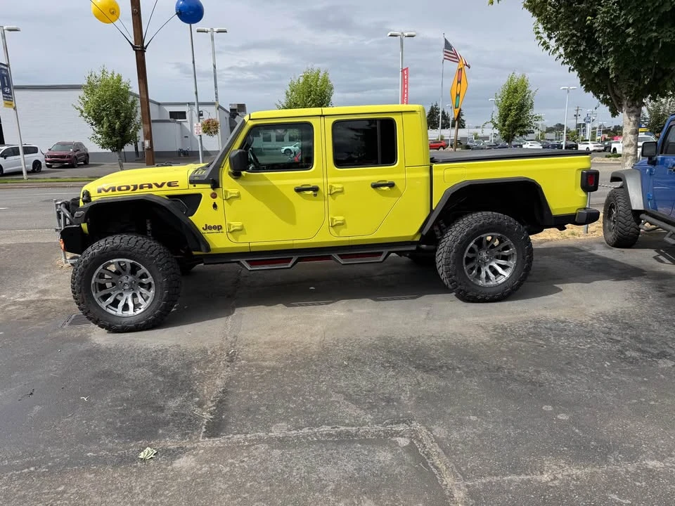 2023 Jeep JT Gladiator - Image 2 of 8