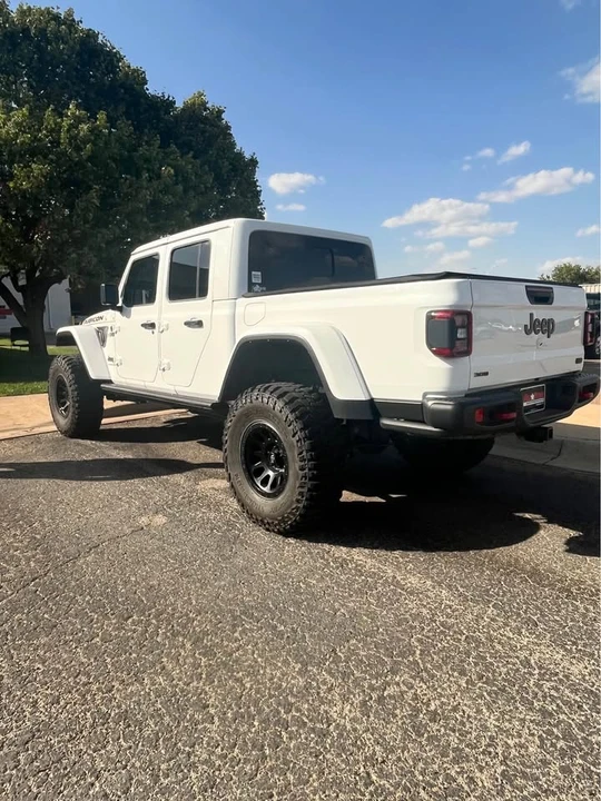 2023 Jeep JT Gladiator - Image 2 of 12
