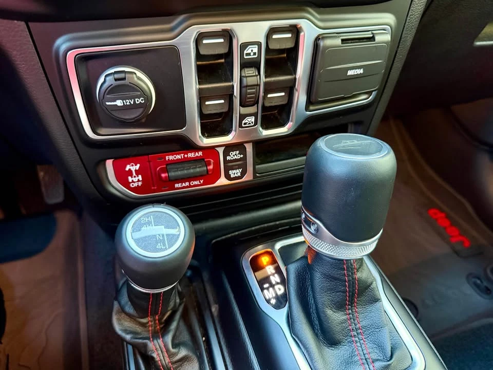 2023 Jeep JT Gladiator - Image 14 of 19