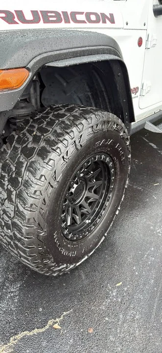 2023 Jeep JT Gladiator - Image 17 of 19