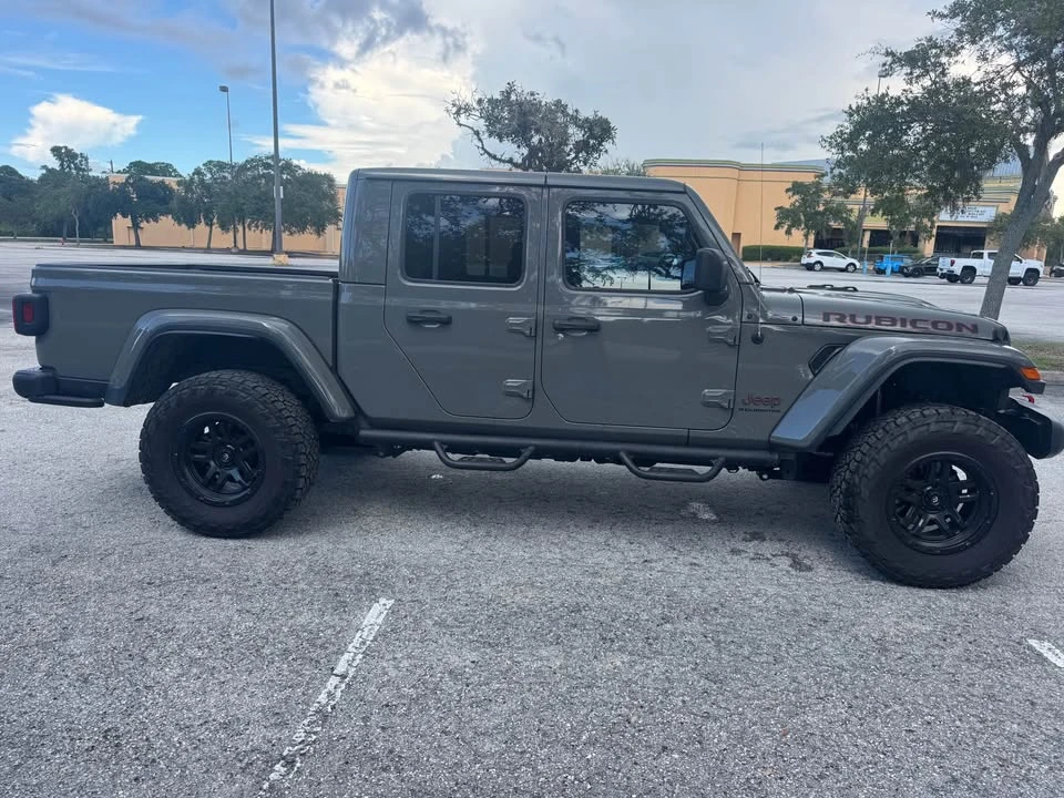 2023 Jeep JT Gladiator - Image 2 of 19