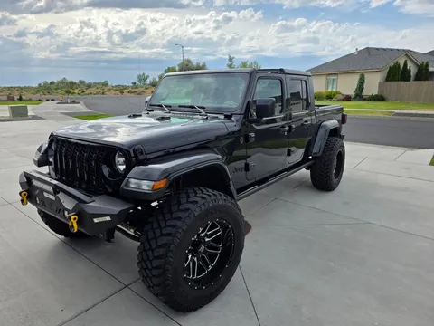 2023 Jeep Gladiator SPORT