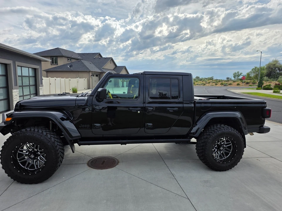 2023 Jeep JT Gladiator - Image 2 of 13