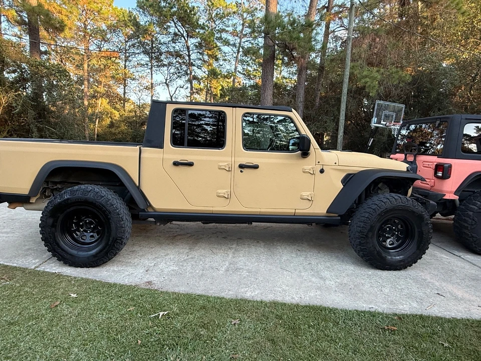 2023 Jeep JT Gladiator - Image 2 of 9