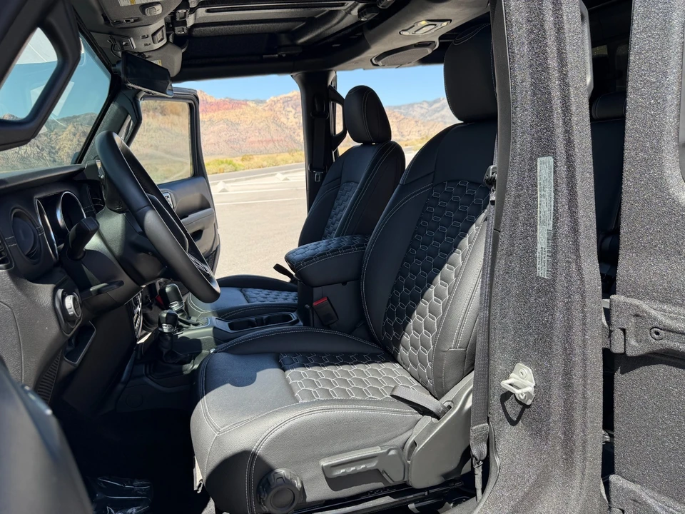 2023 Jeep JT Gladiator - Image 24 of 31