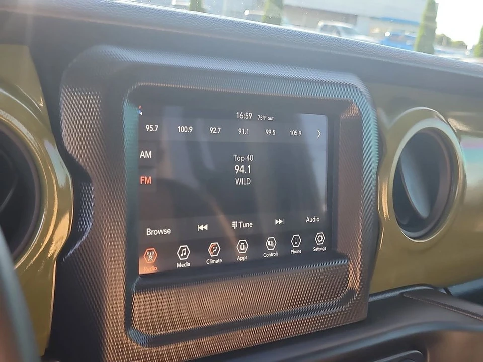 2023 Jeep JT Gladiator - Image 17 of 21