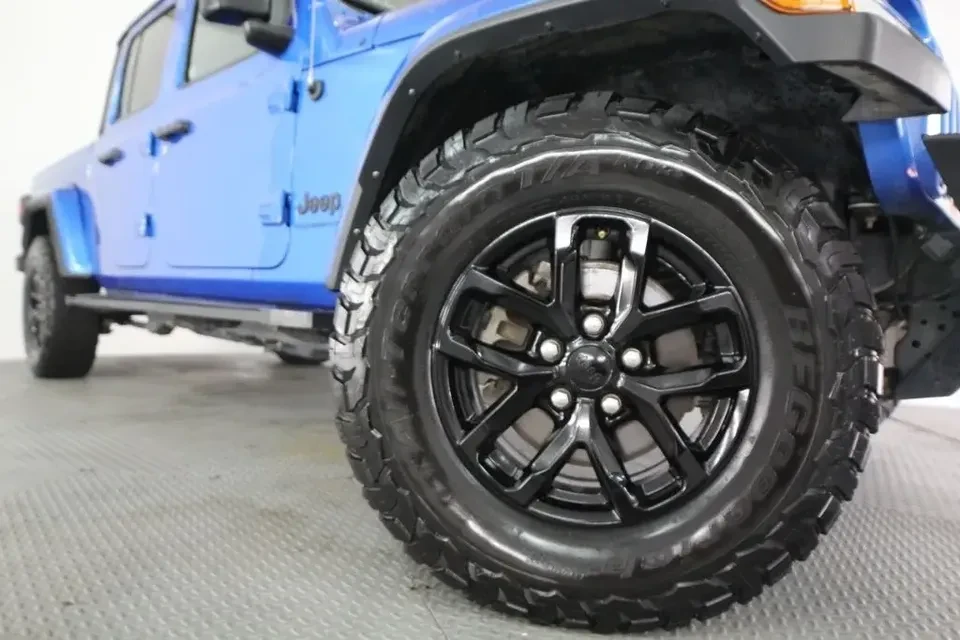 2023 Jeep JT Gladiator - Image 9 of 17