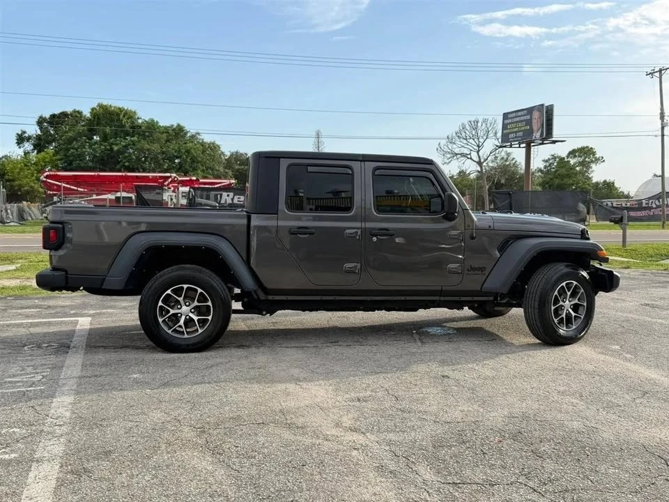 2023 Jeep JT Gladiator - Image 2 of 20