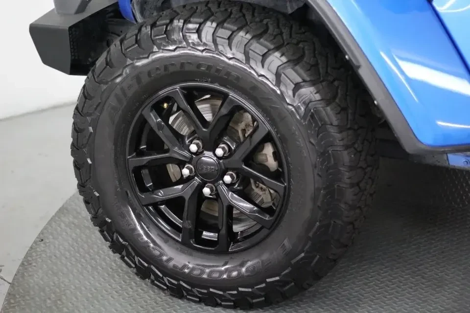 2023 Jeep JT Gladiator - Image 16 of 17