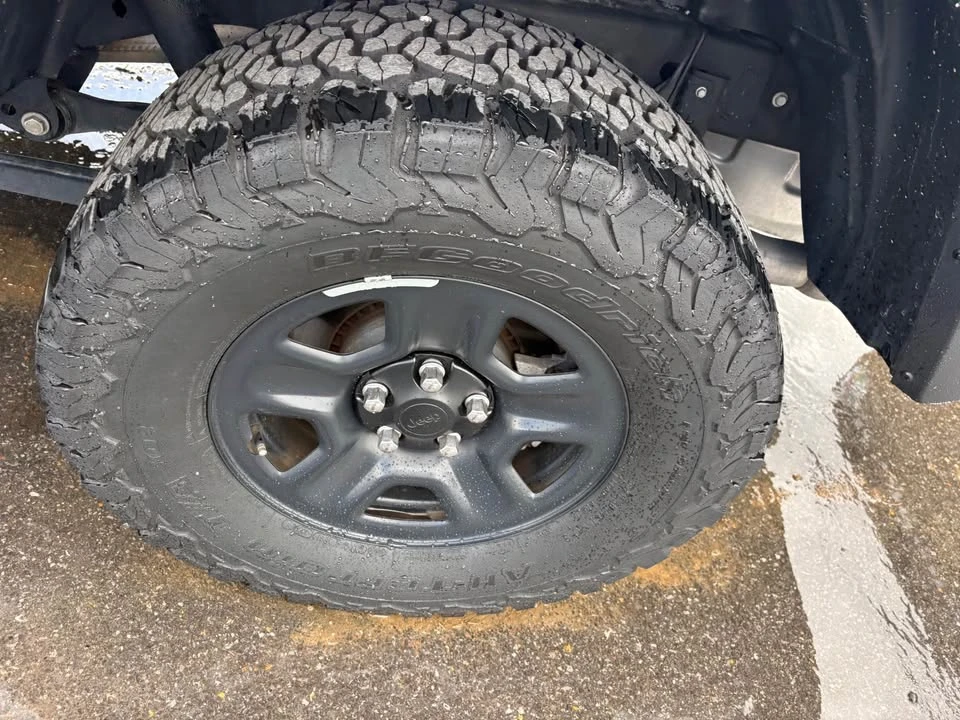 2023 Jeep JT Gladiator - Image 3 of 8