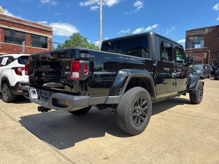 2023 Jeep JT Gladiator - Image 8 of 19