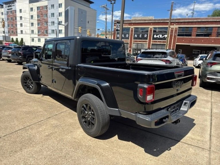 2023 Jeep JT Gladiator - Image 17 of 19