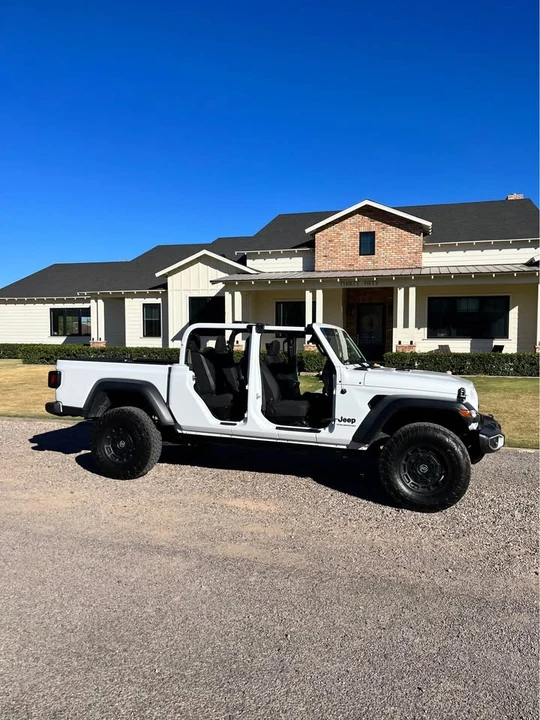 2023 Jeep JT Gladiator - Image 8 of 9