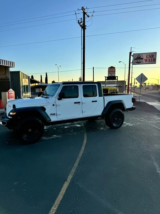2023 Jeep JT Gladiator - Image 2 of 9
