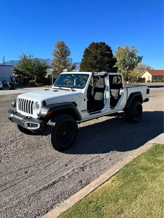 2023 Jeep JT Gladiator - Image 5 of 9