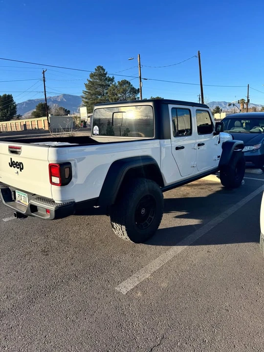 2023 Jeep JT Gladiator - Image 3 of 9