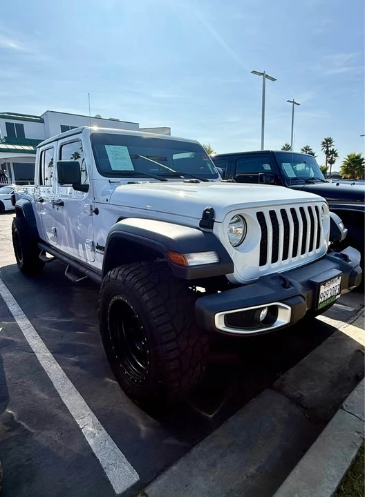 2023 Jeep JT Gladiator - Image 2 of 5