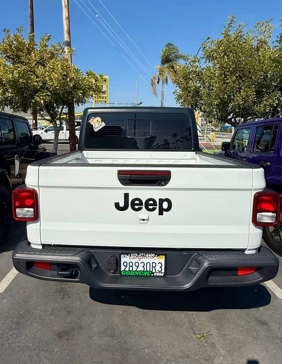 2023 Jeep JT Gladiator - Image 4 of 5
