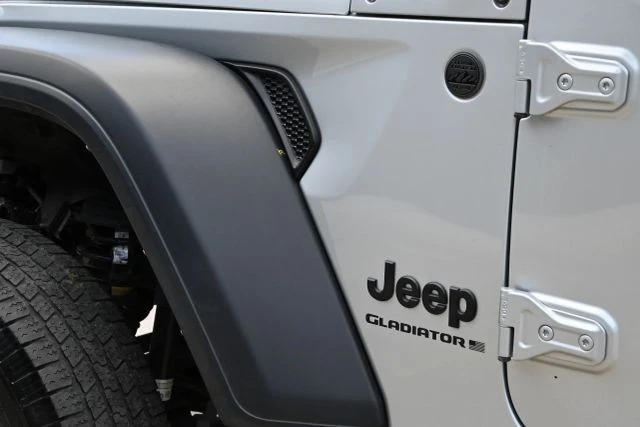 2023 Jeep JT Gladiator - Image 9 of 16