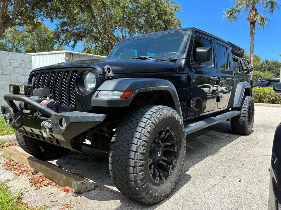2023 Jeep JT Gladiator - Image 2 of 8