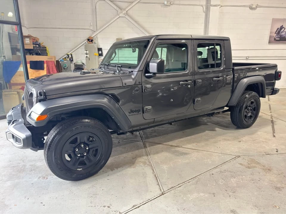 2023 Jeep JT Gladiator - Image 2 of 15