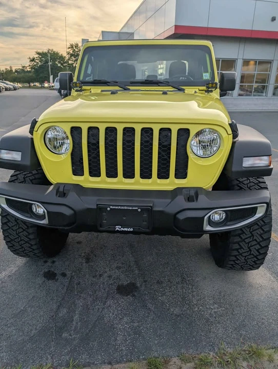2023 Jeep JT Gladiator - Image 2 of 10