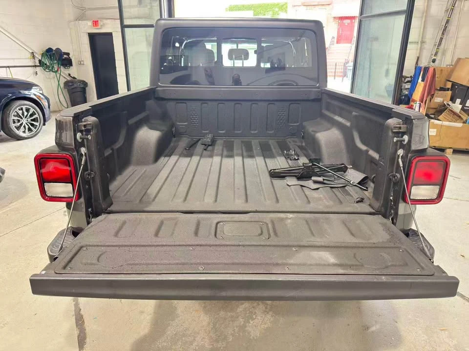 2023 Jeep JT Gladiator - Image 6 of 15