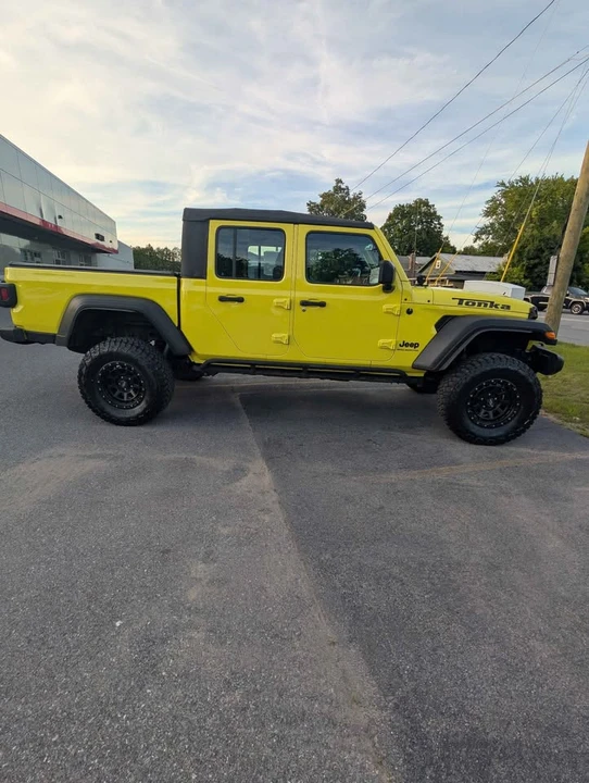 2023 Jeep JT Gladiator - Image 4 of 10