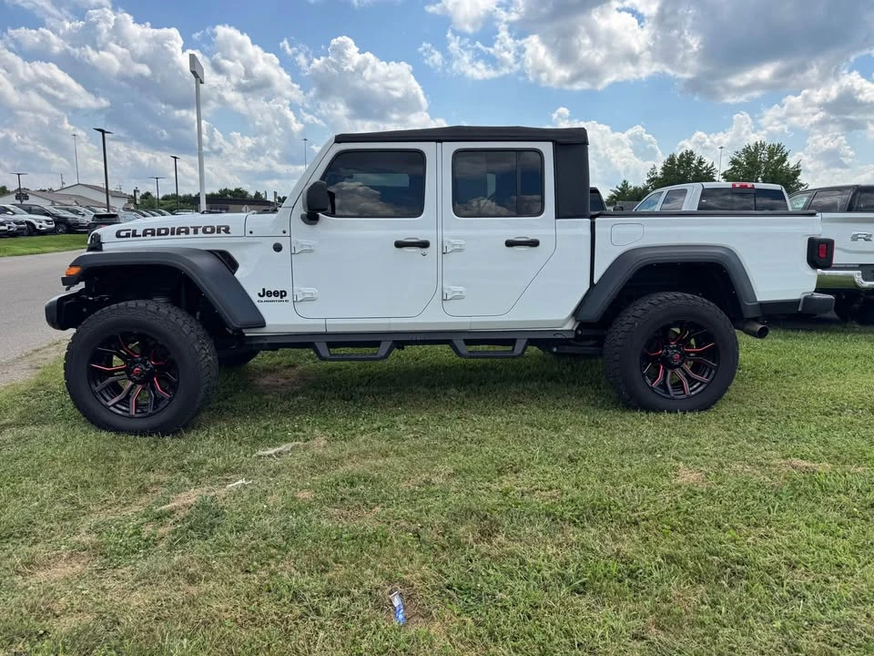 2023 Jeep JT Gladiator - Image 2 of 7