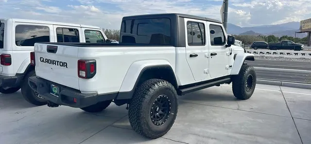 2023 Jeep Gladiator Sport Pickup 4D 5 ft
