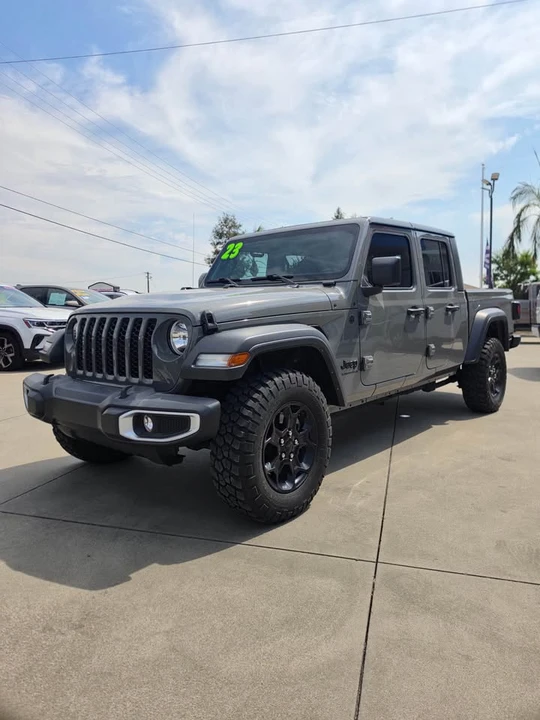 2023 Jeep JT Gladiator - Image 2 of 6