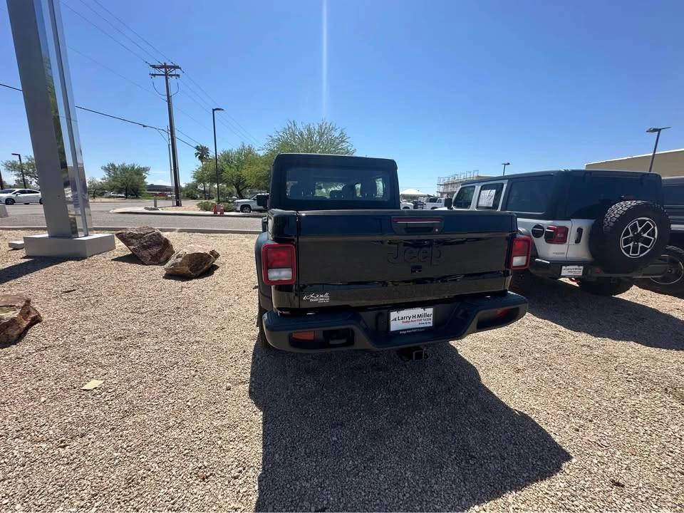 2023 Jeep JT Gladiator - Image 5 of 6
