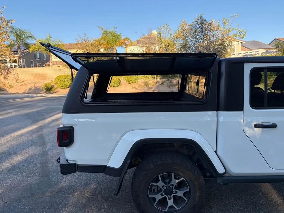 2023 Jeep JT Gladiator - Image 9 of 20