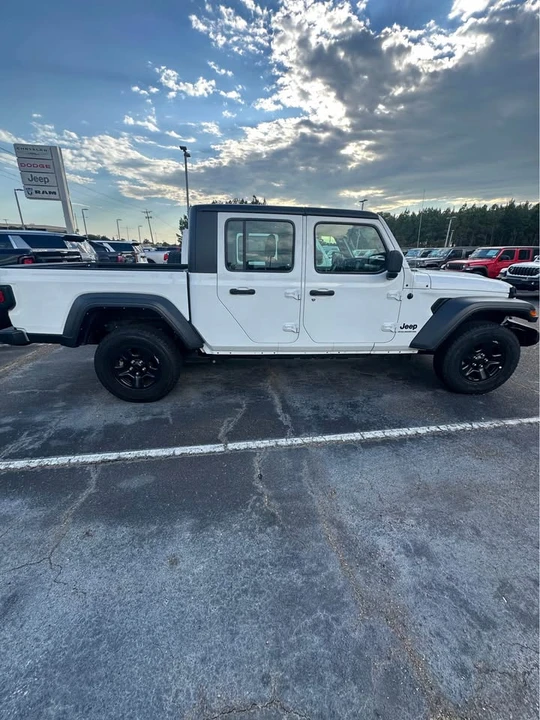 2023 Jeep JT Gladiator - Image 7 of 10
